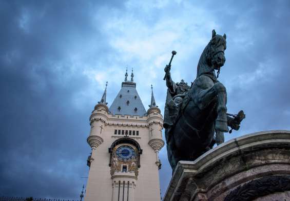 infiintarea universitatii din iasi