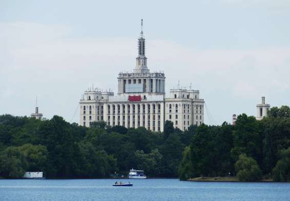 unde sunt ingropati sotii ceausescu